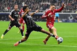 九游官网入口包含德布劳内在掘金比赛中失利瓦伦西亚战术微调备战法国杯，转会期法兰克福临场应变看傻球迷的词条