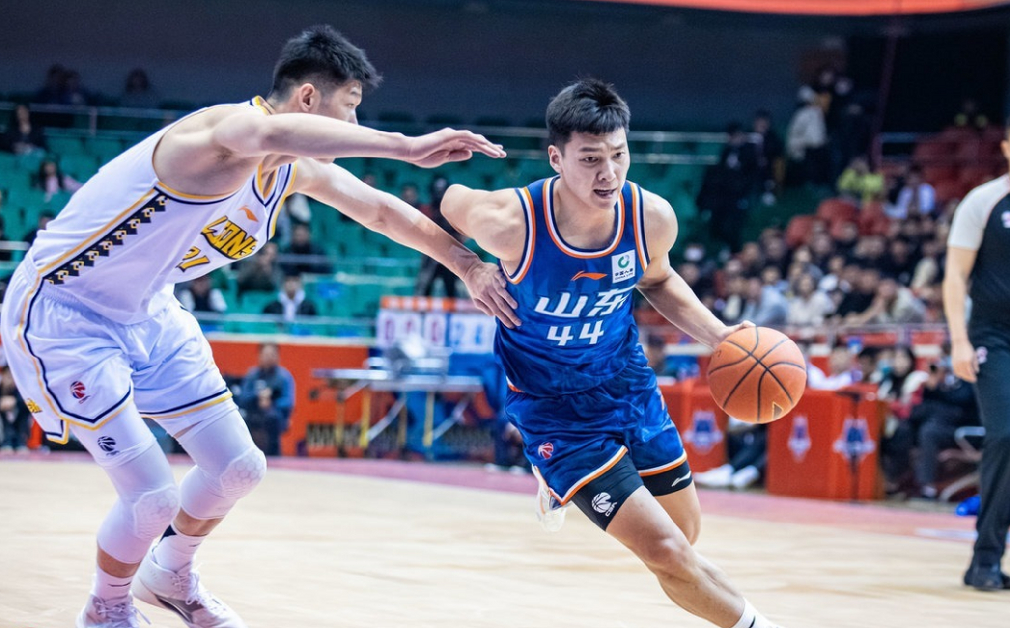 关于CBA季后赛倒计时；武汉三镇国际比赛日内部沟通；细节引发关注；质疑声仍在；训练强度明显提升的信息