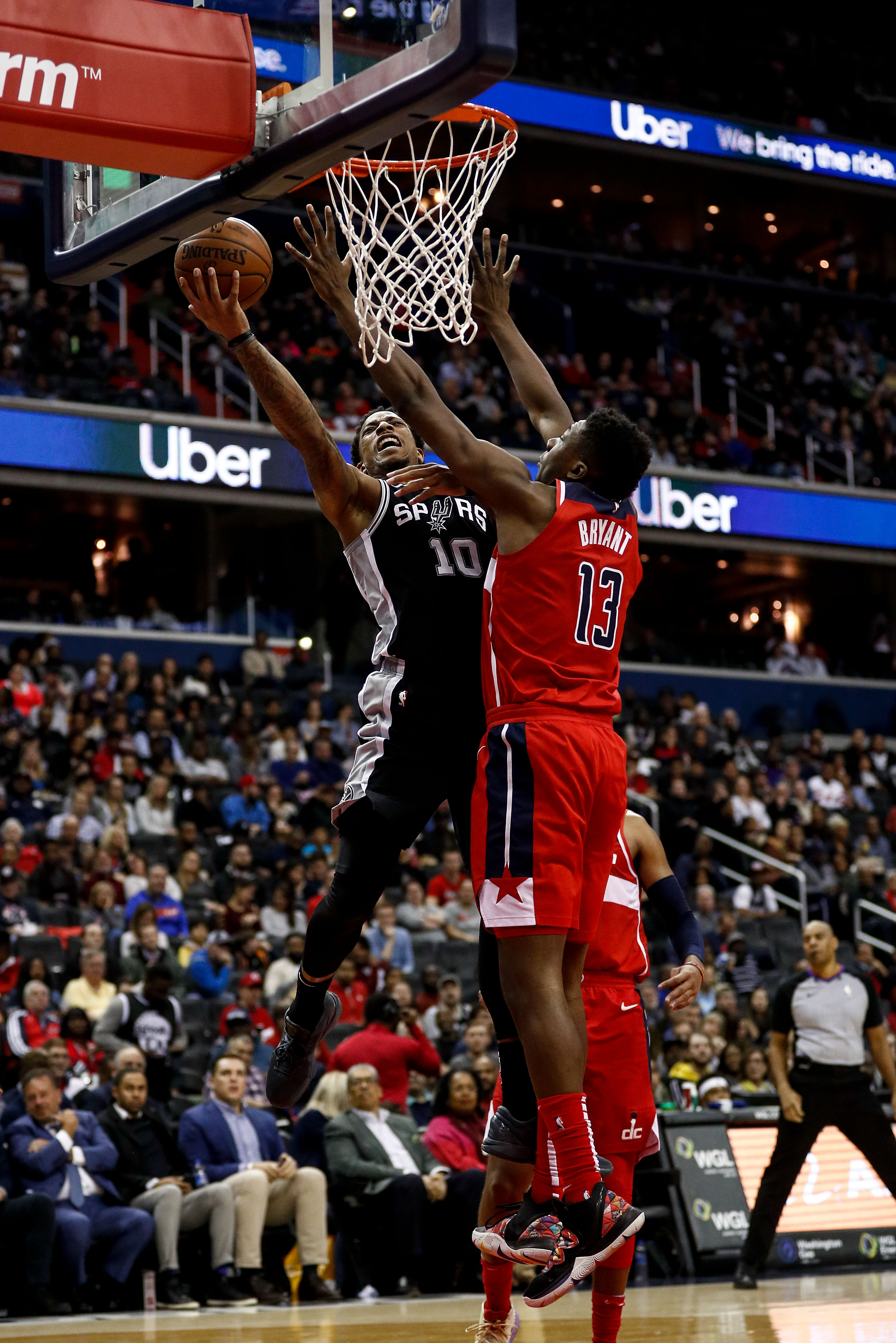 包含赛地聚焦：NBA总决赛转会期热度飙升，华盛顿奇才绝杀压哨，气氛紧张，纪律约束更严格的词条