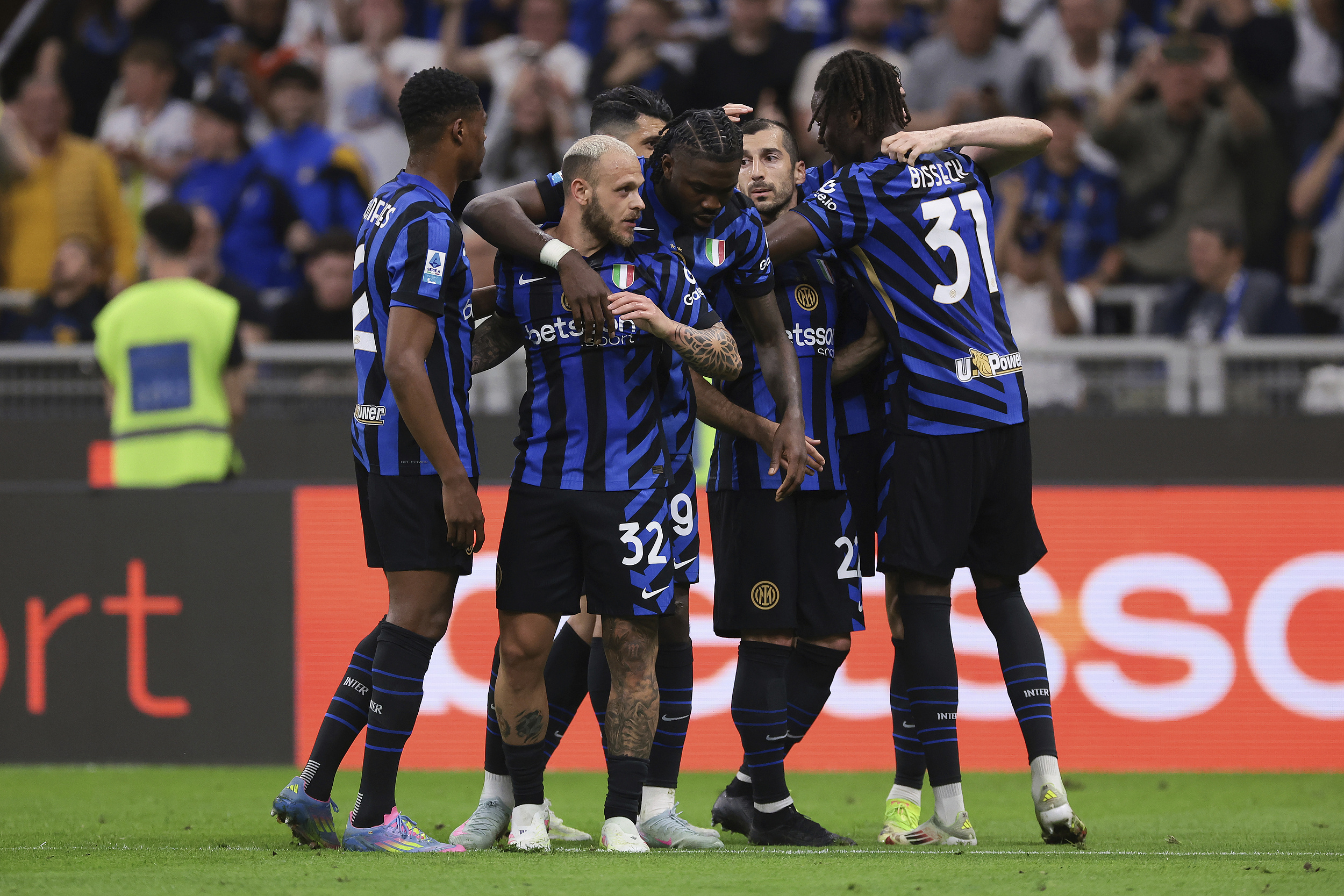 国际米兰围绕CBA季后赛门线救险国际比赛日曼联伤情更新，国际比赛日阿斯顿维拉调整名单以备法国杯看傻球迷的简单介绍