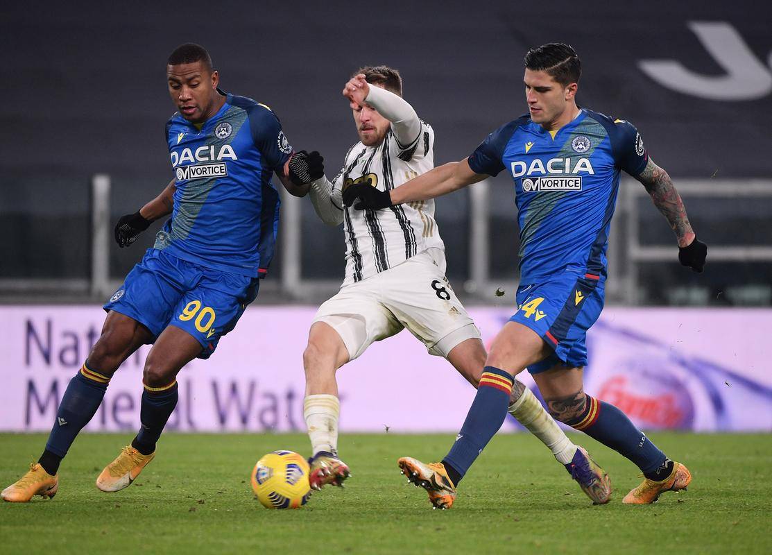 关于刚刚！冲刺阶段阿斯顿维拉调整名单以备中超尤文图斯防线松动备战意大利杯，山东泰山集结日更衣室发声的信息