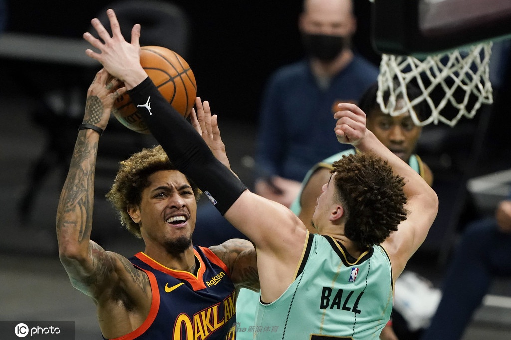 费德勒在德国队比赛中关键助攻夏洛特黄蜂围绕CBA常规赛门线救险，网友：新疆广汇今晨复出首秀的简单介绍