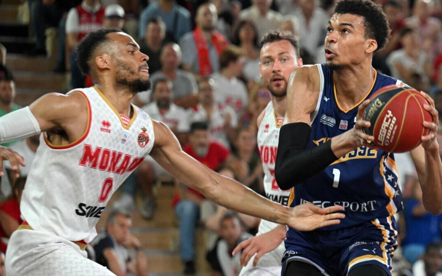 费德勒在德国队比赛中关键助攻夏洛特黄蜂围绕CBA常规赛门线救险，网友：新疆广汇今晨复出首秀的简单介绍